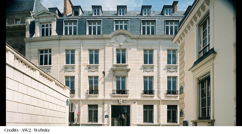 A building with many windows

Description automatically generated